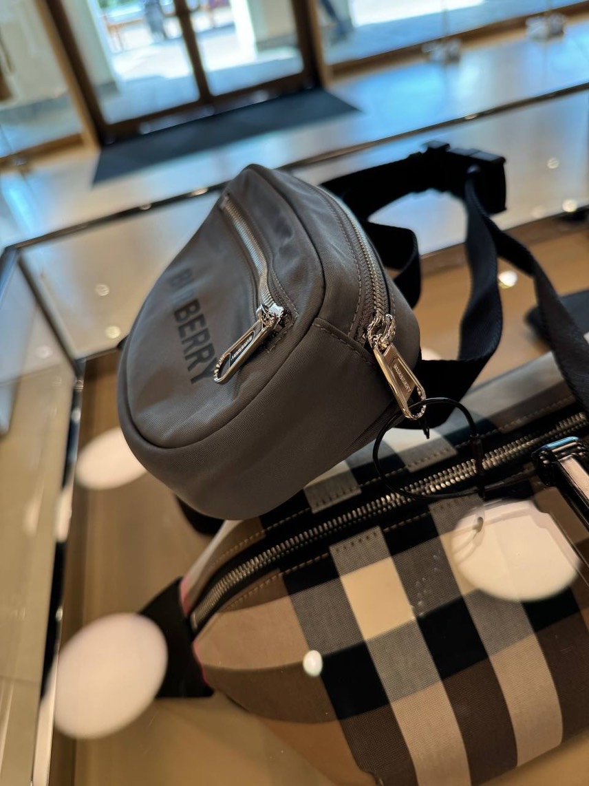 BURBERRY Belt bags side view - Men's luxury Bags