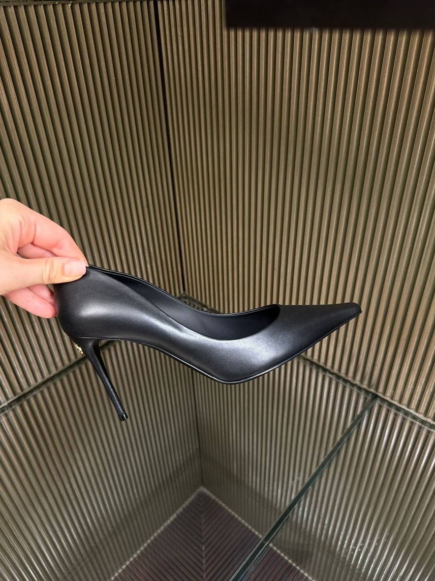 DOLCE & GABBANA Pumps side view - Women's luxury Shoes