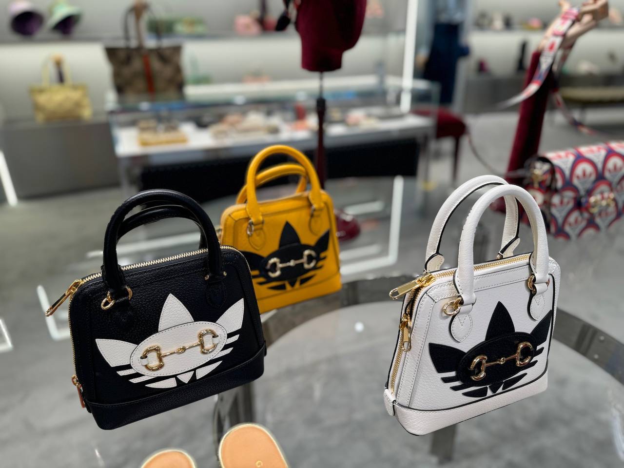 GUCCI Shoulder bags front view - Women's luxury Bags