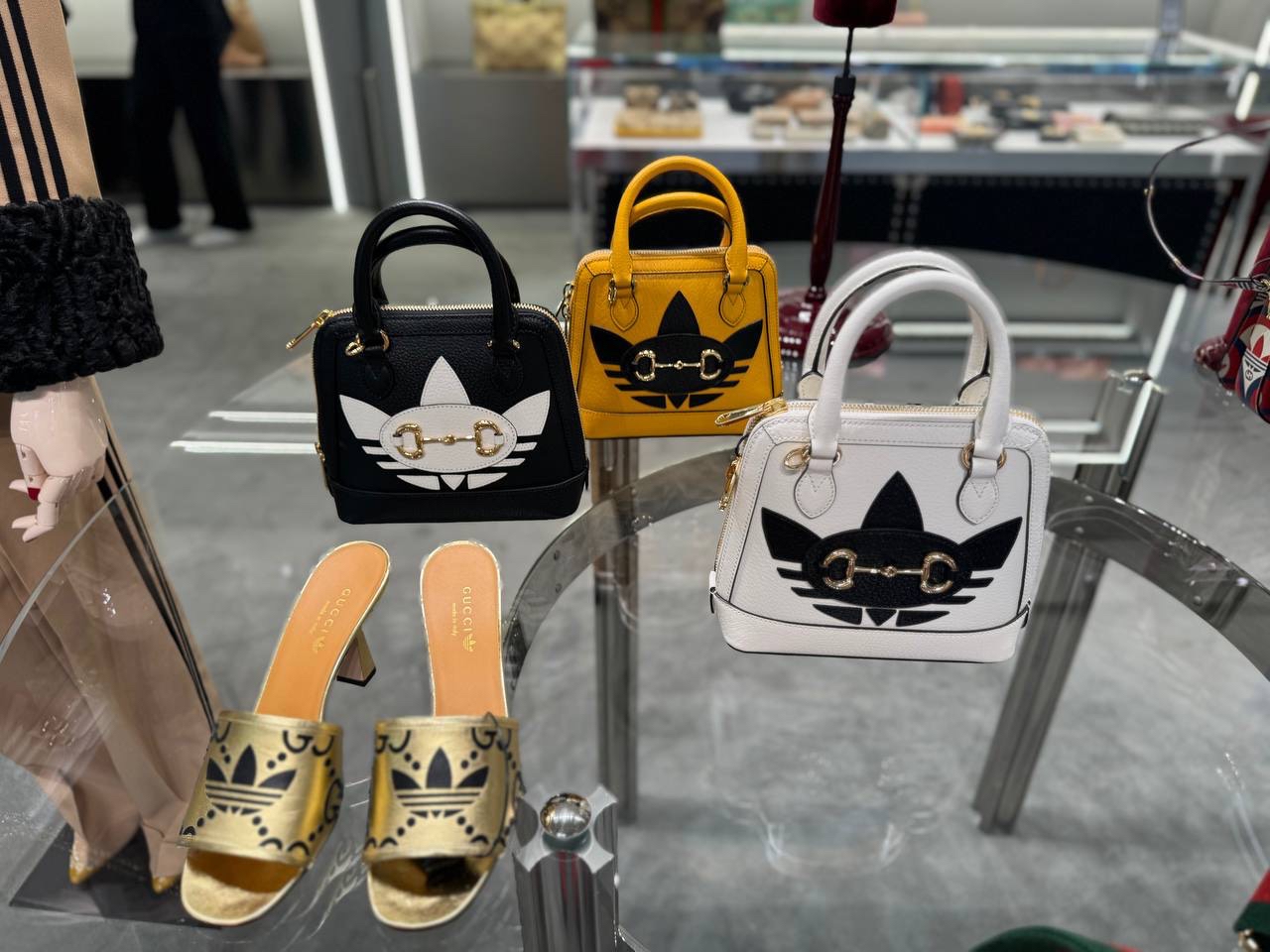 GUCCI Shoulder bags side view - Women's luxury Bags