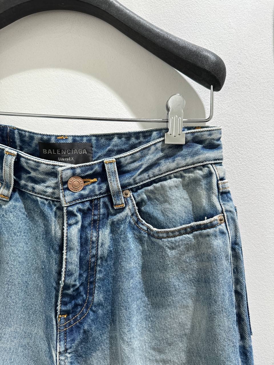 BALENCIAGA Shorts side view - Men's luxury Clothes