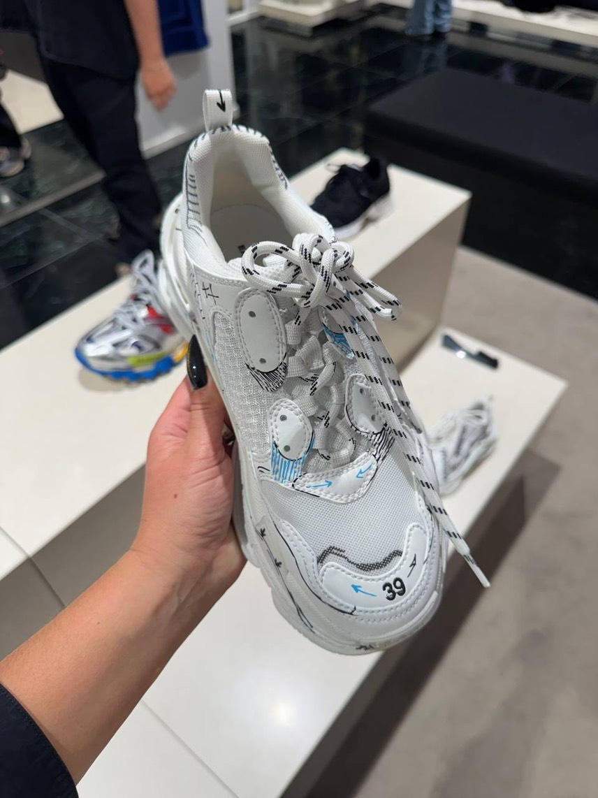 BALENCIAGA Sneakers side view - Women's luxury Shoes