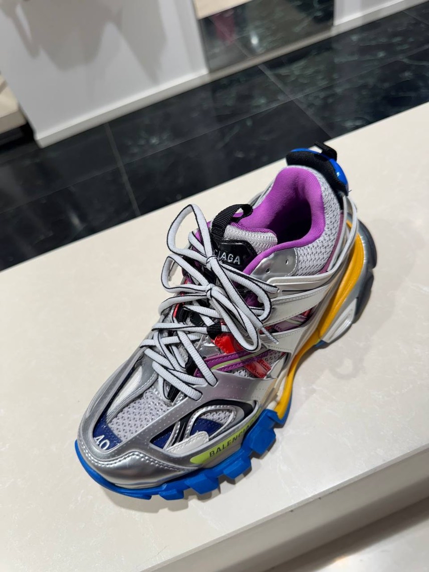 BALENCIAGA Sneakers side view - Women's luxury Shoes