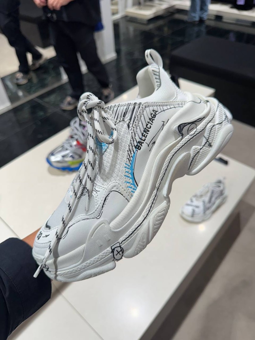 BALENCIAGA Sneakers front view - Women's luxury Shoes