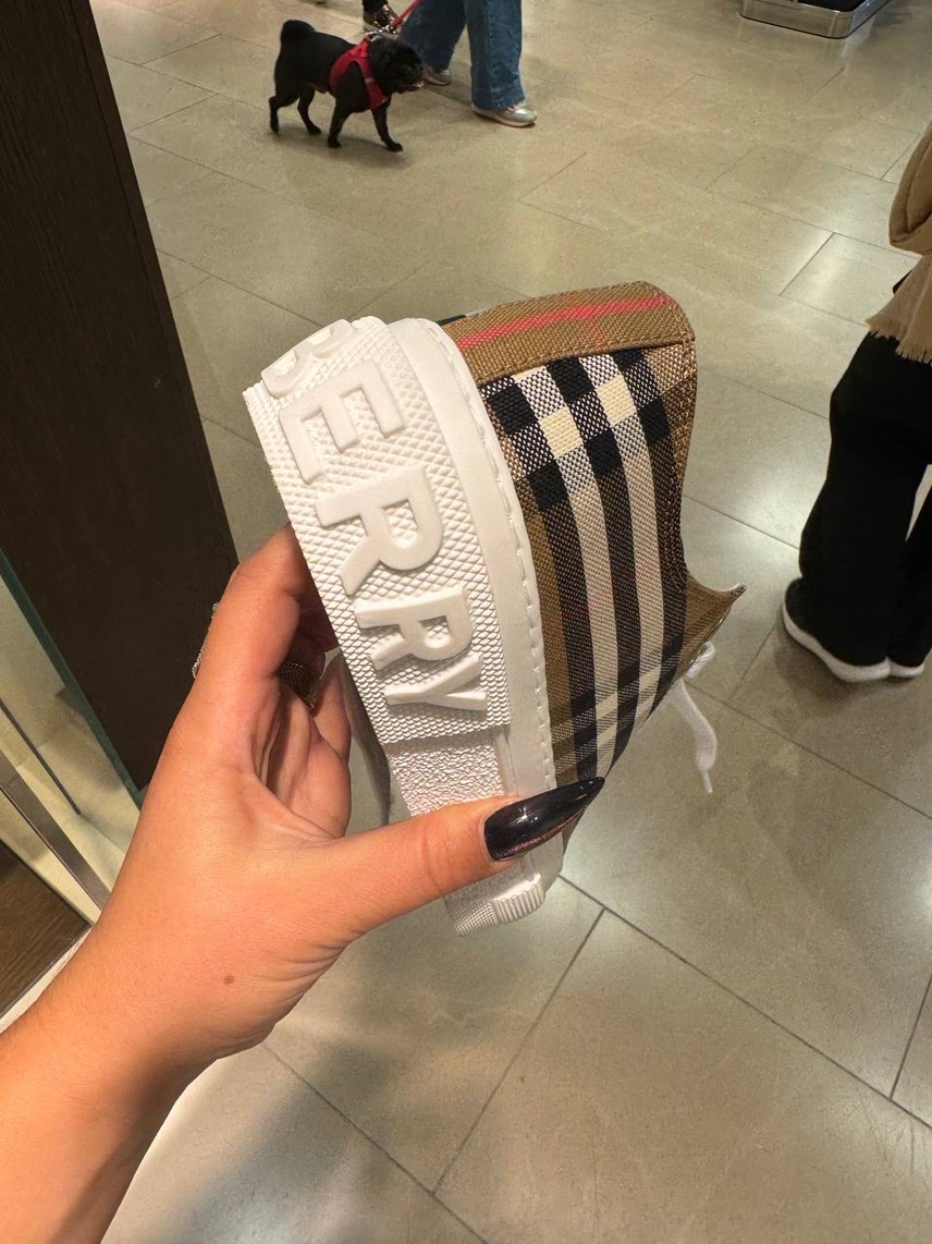 BURBERRY Sneakers side view - Women's luxury Shoes