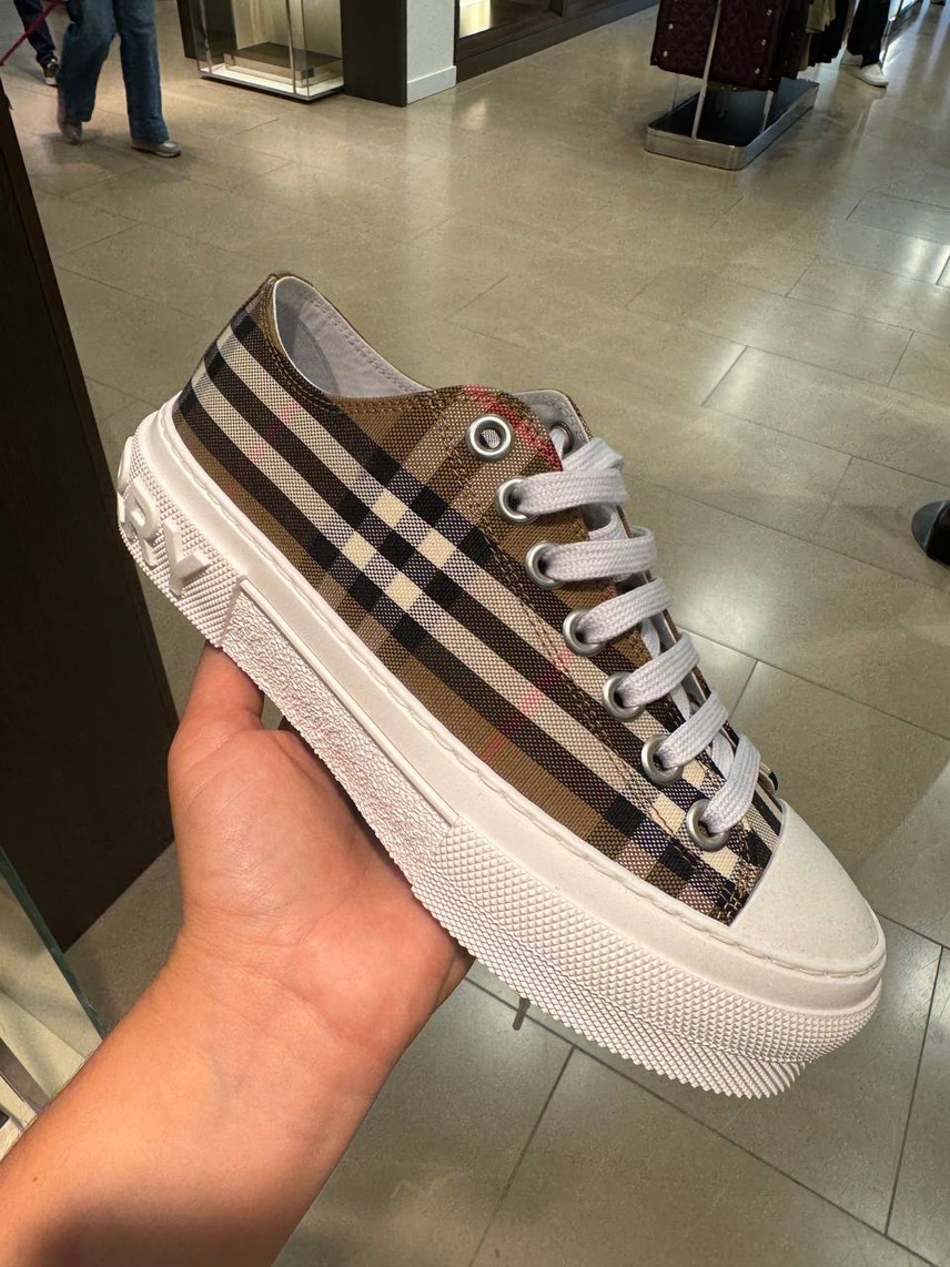 BURBERRY Sneakers front view - Women's luxury Shoes