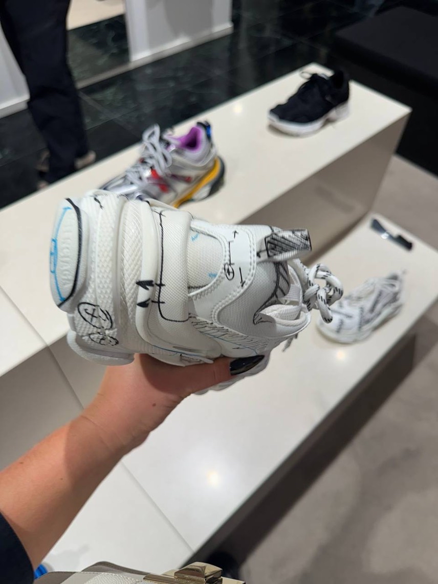 BALENCIAGA Sneakers side view - Women's luxury Shoes