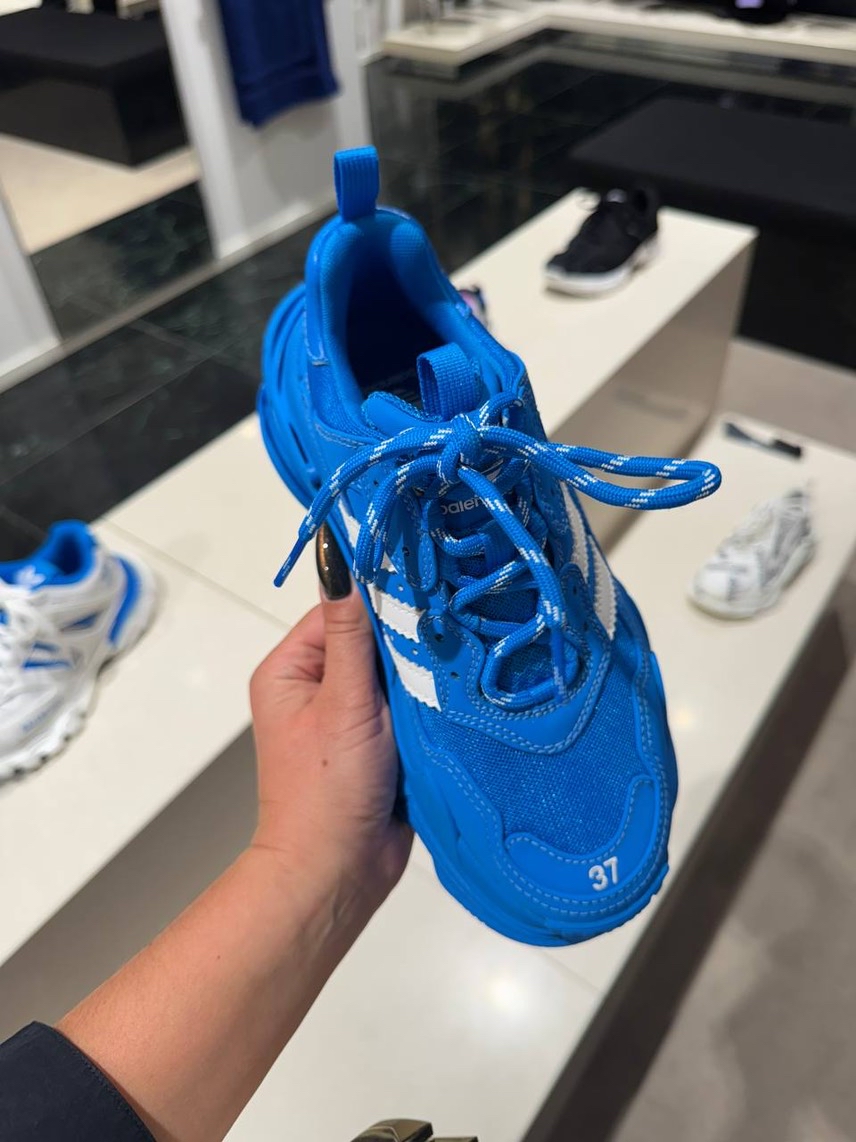 BALENCIAGA Sneakers side view - Women's luxury Shoes