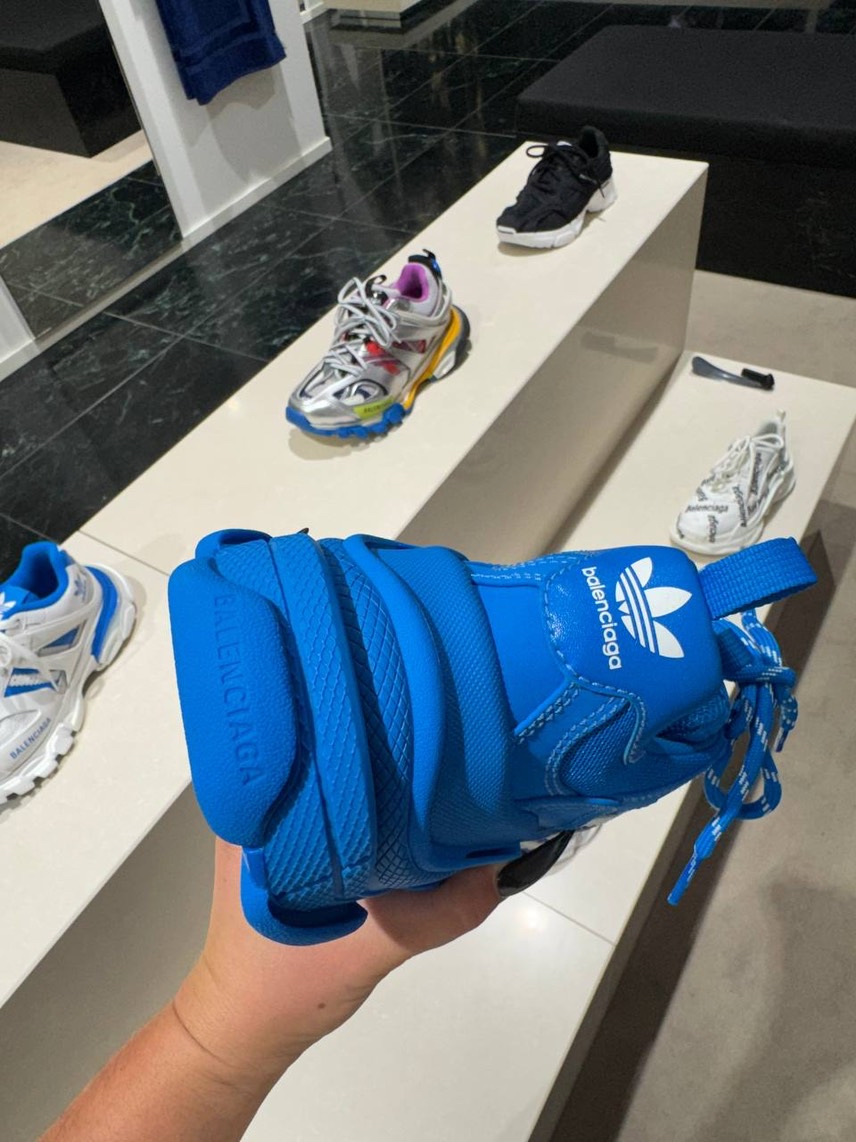 BALENCIAGA Sneakers side view - Women's luxury Shoes