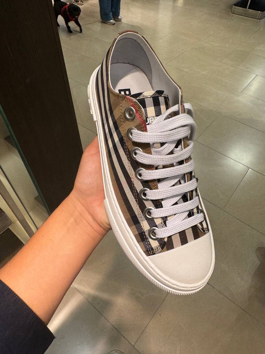 BURBERRY Sneakers side view - Women's luxury Shoes