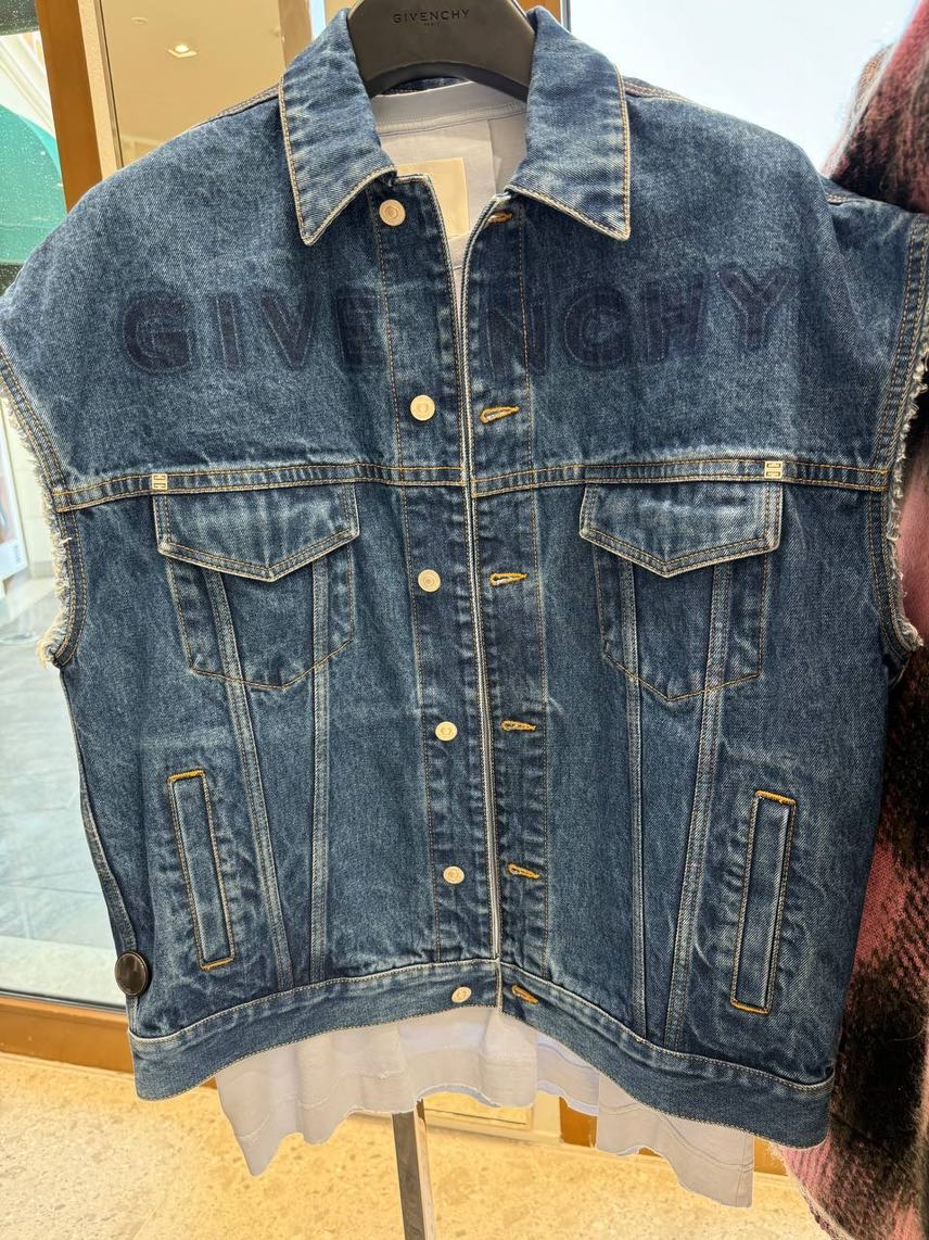 GIVENCHY Gilets side view - Men's luxury Clothes