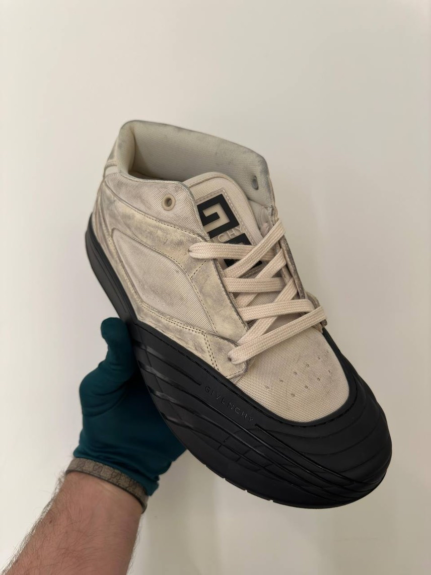 GIVENCHY Sneakers front view - Men's luxury Shoes