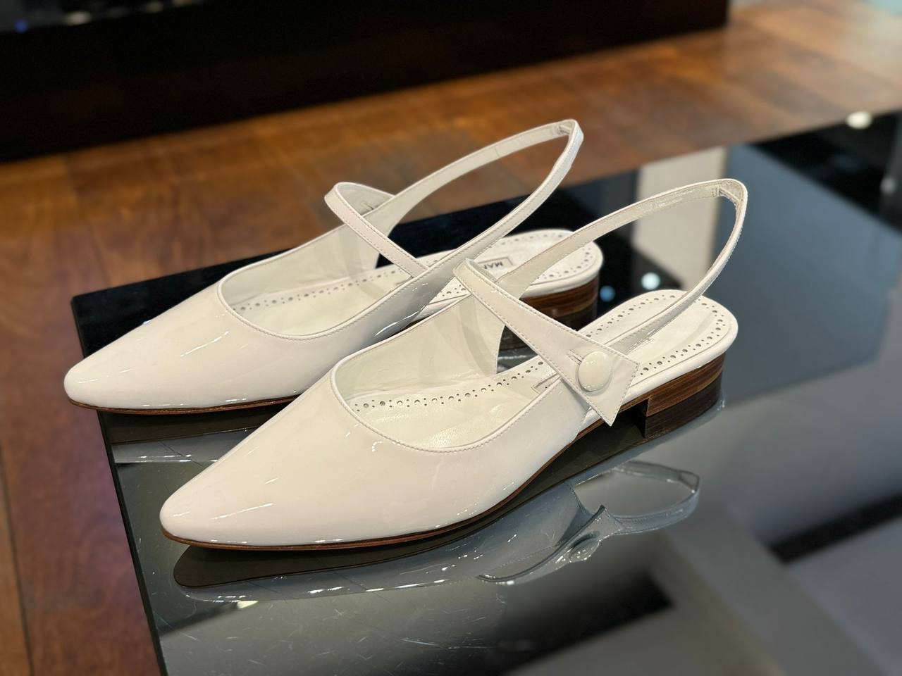 MANOLO BLAHNIK Sandals side view - Women's luxury Shoes