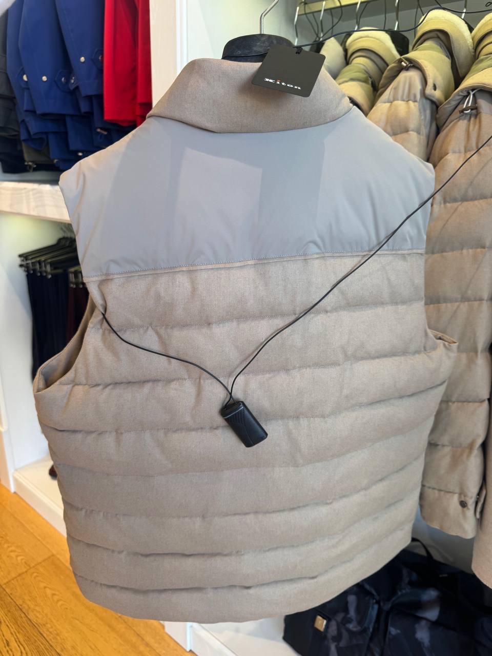 KITON Gilets side view - Men luxury Clothes