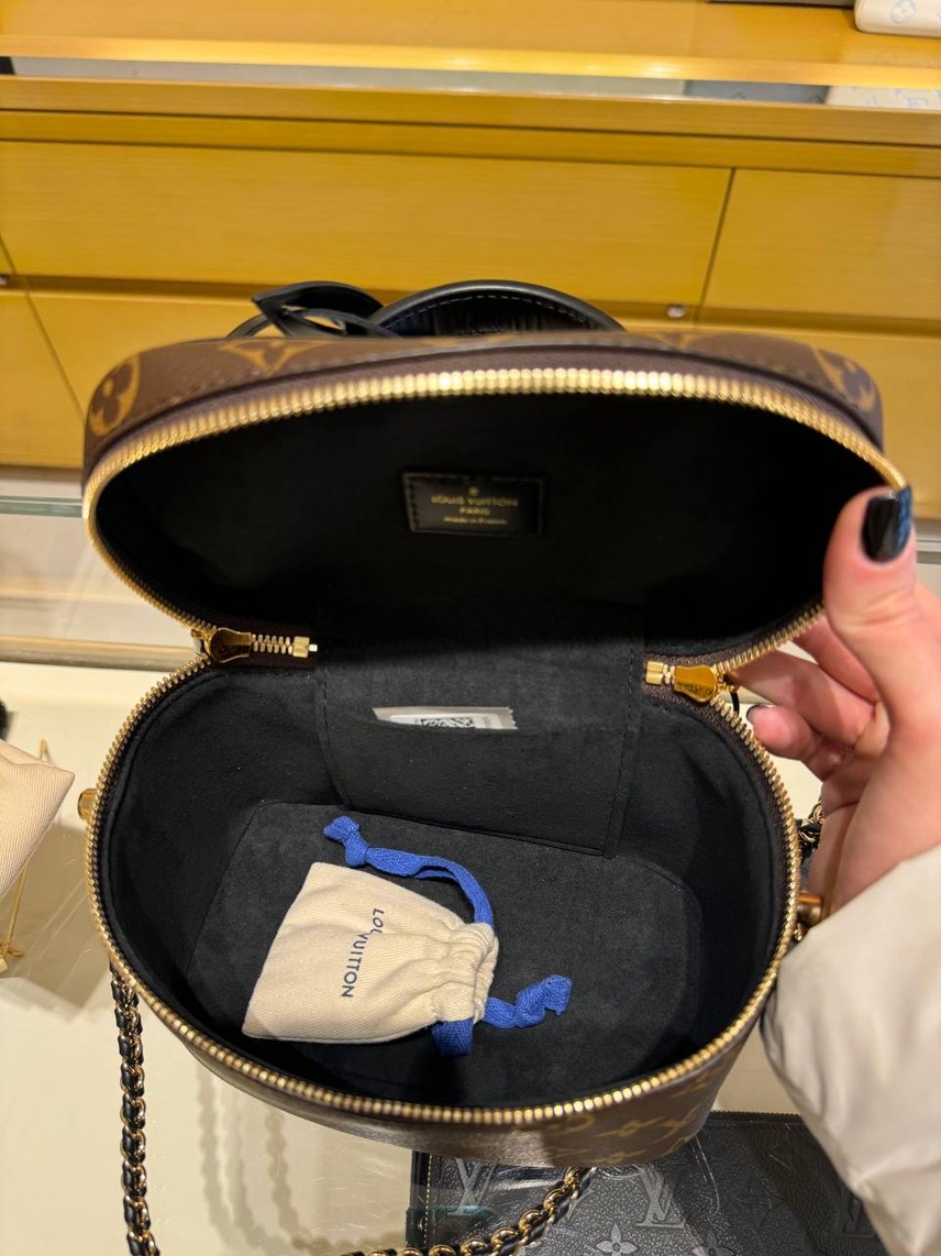 LOUIS VUITTON Crossbody bags side view - Women's luxury Bags