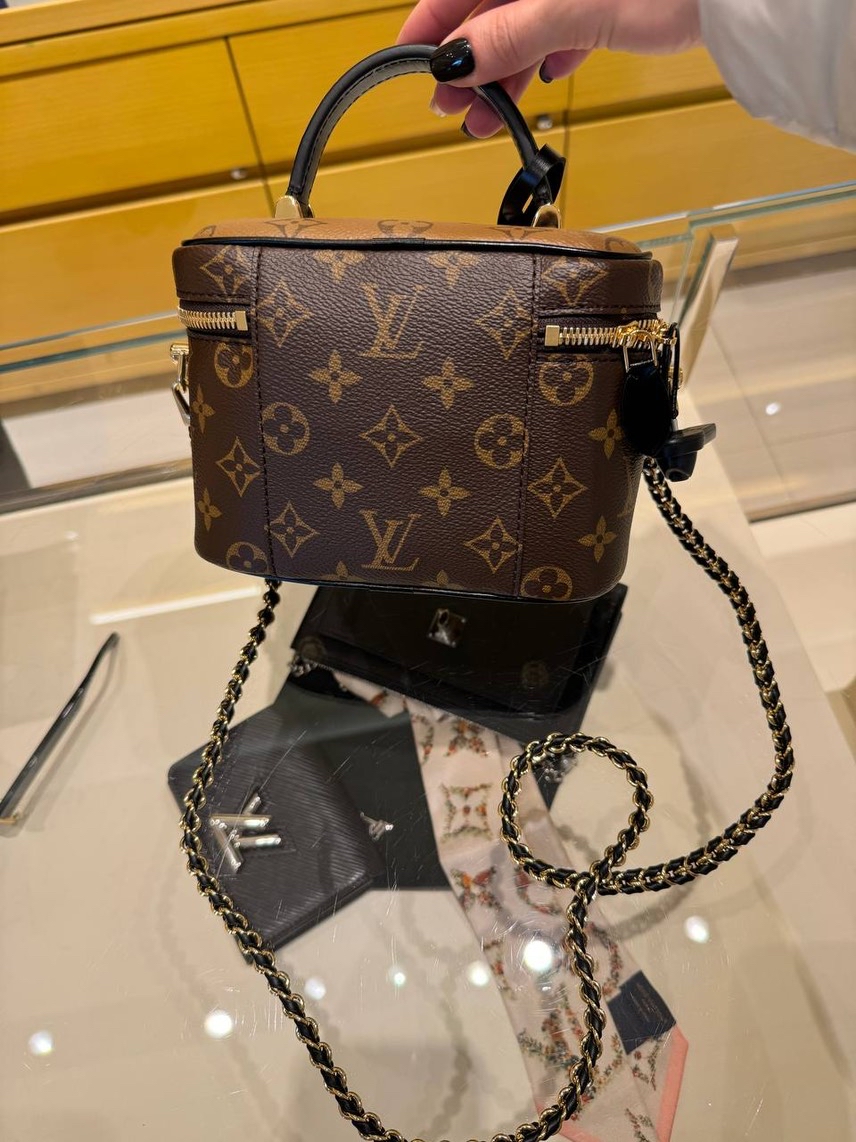 LOUIS VUITTON Crossbody bags side view - Women's luxury Bags