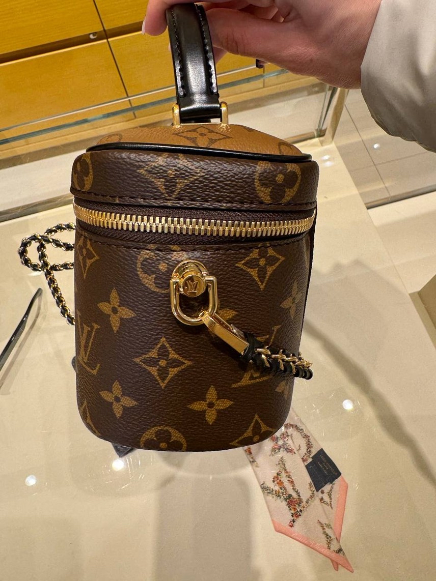 LOUIS VUITTON Crossbody bags side view - Women's luxury Bags
