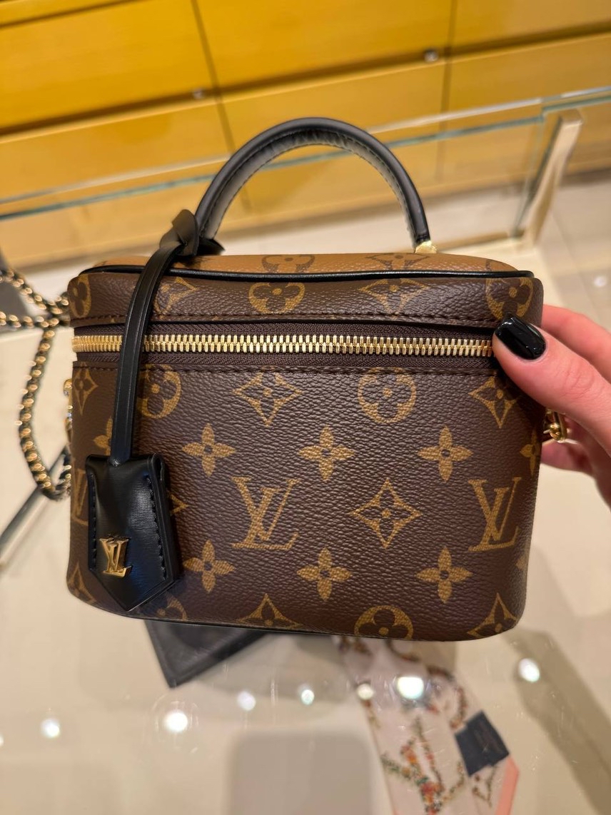 LOUIS VUITTON Crossbody bags front view - Women's luxury Bags