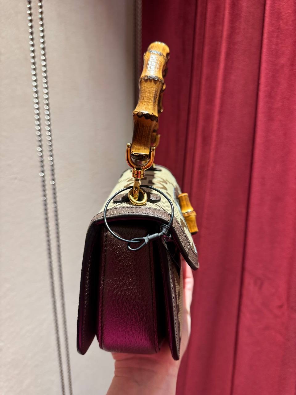 GUCCI Shoulder bags side view - Women's luxury Bags