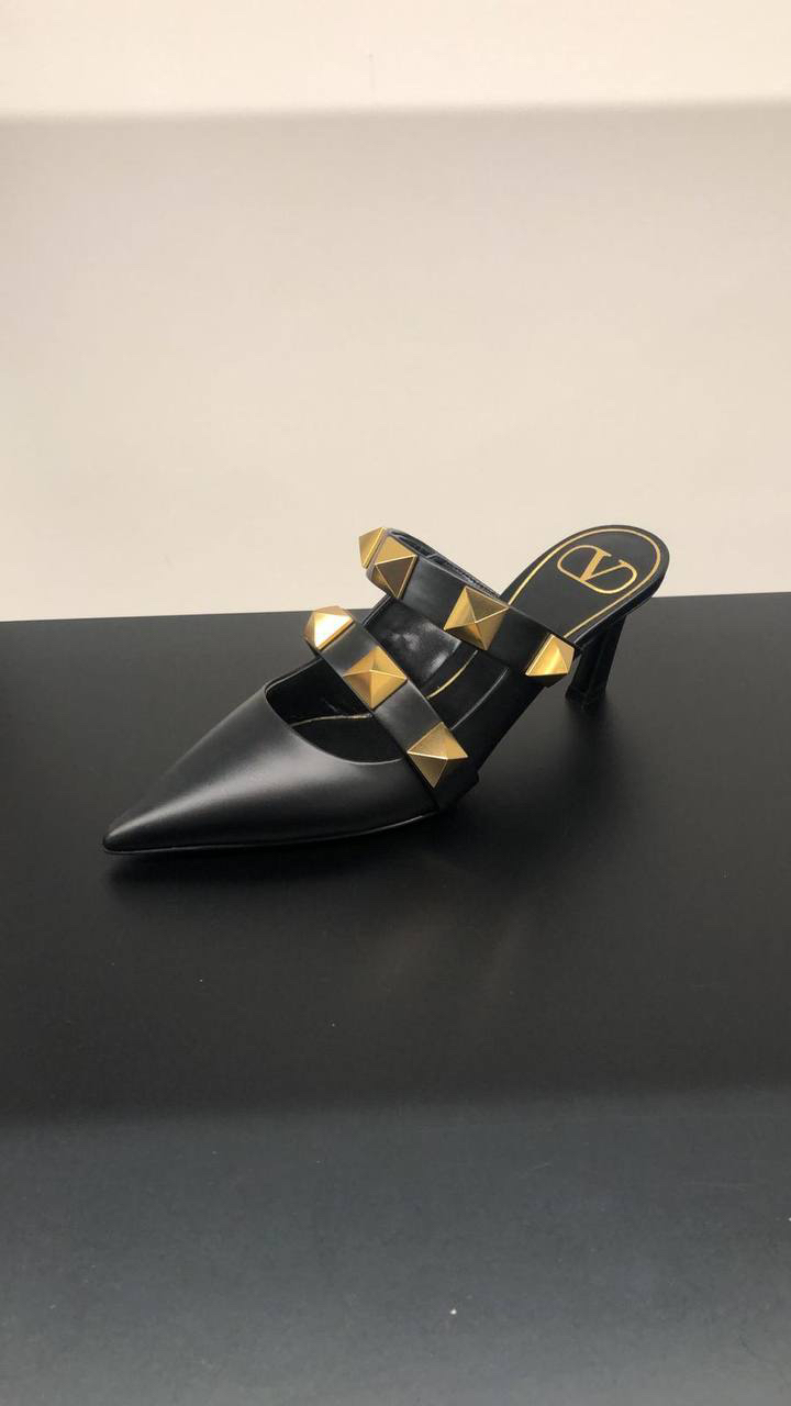 VALENTINO GARAVANI Sandals front view - Women's luxury Shoes