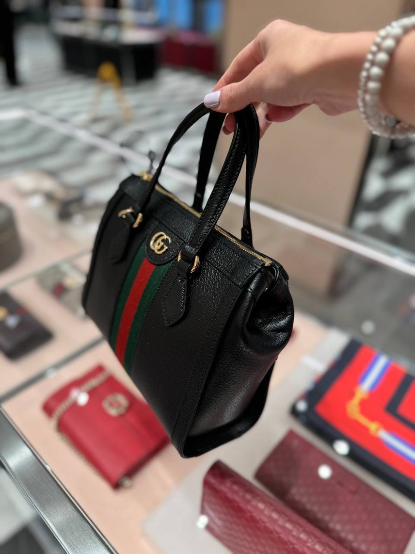 GUCCI Shoulder bags side view - Women's luxury Bags
