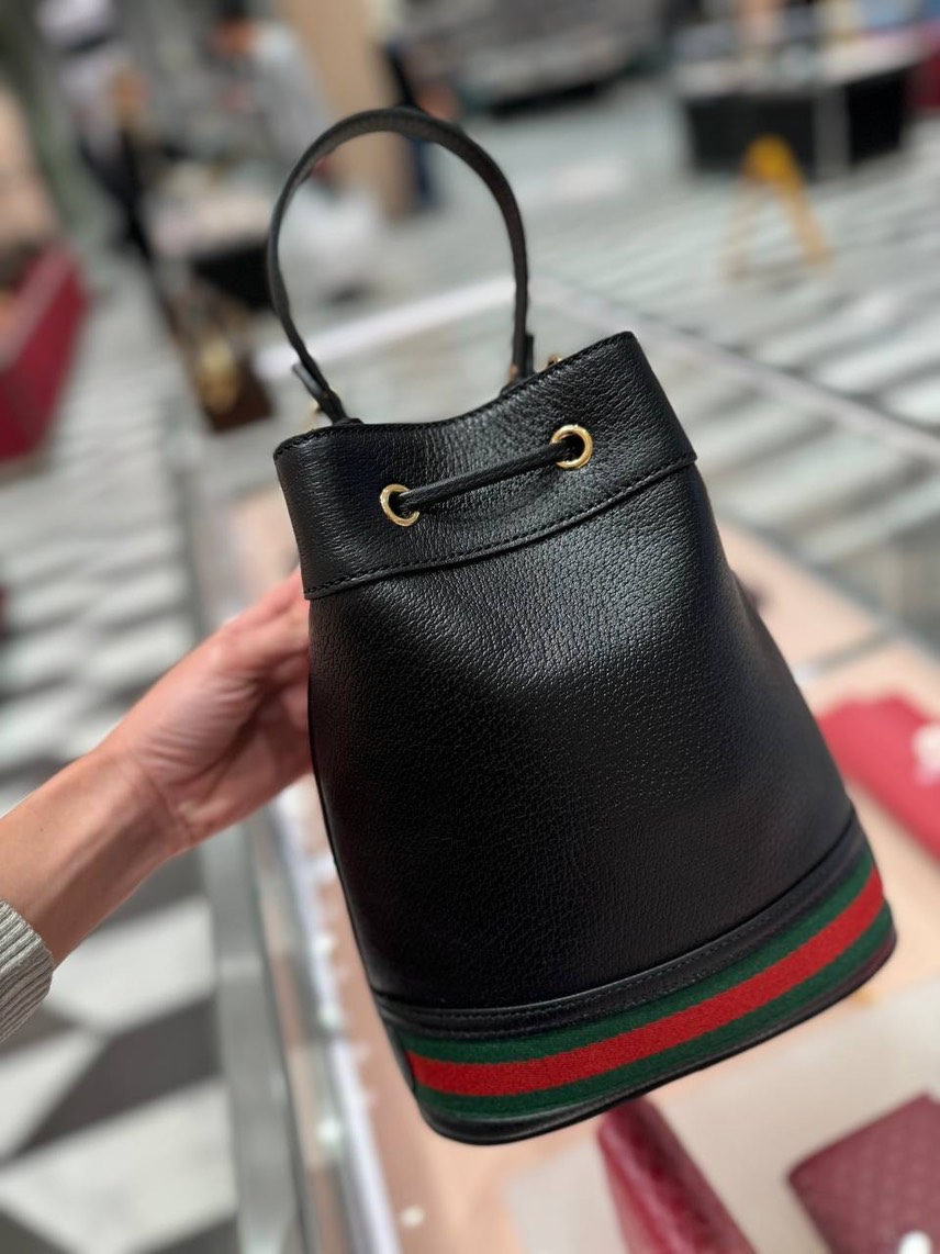 GUCCI Shoulder bags side view - Women's luxury Bags