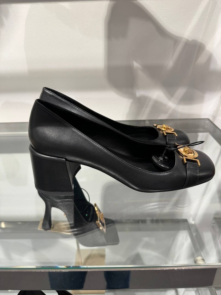 GUCCI Pumps side view - Women's luxury Shoes