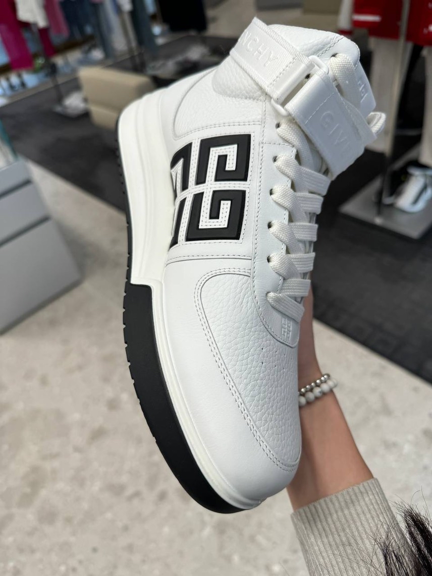 GIVENCHY Sneakers side view - Men's luxury Shoes
