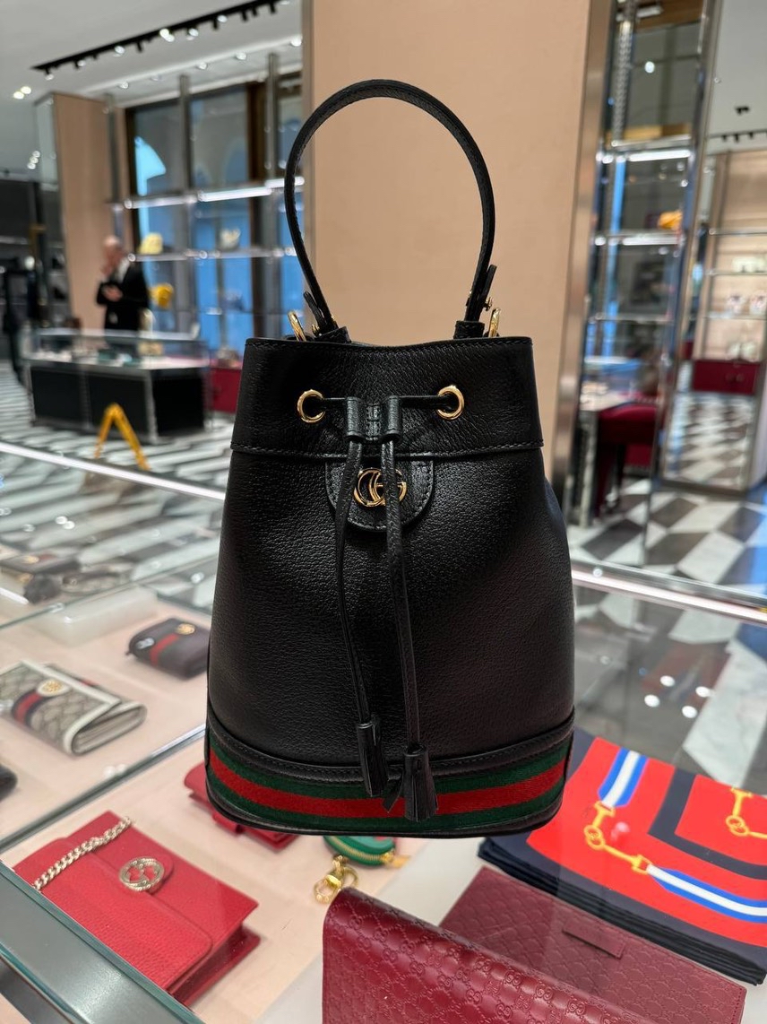 GUCCI Shoulder bags side view - Women's luxury Bags