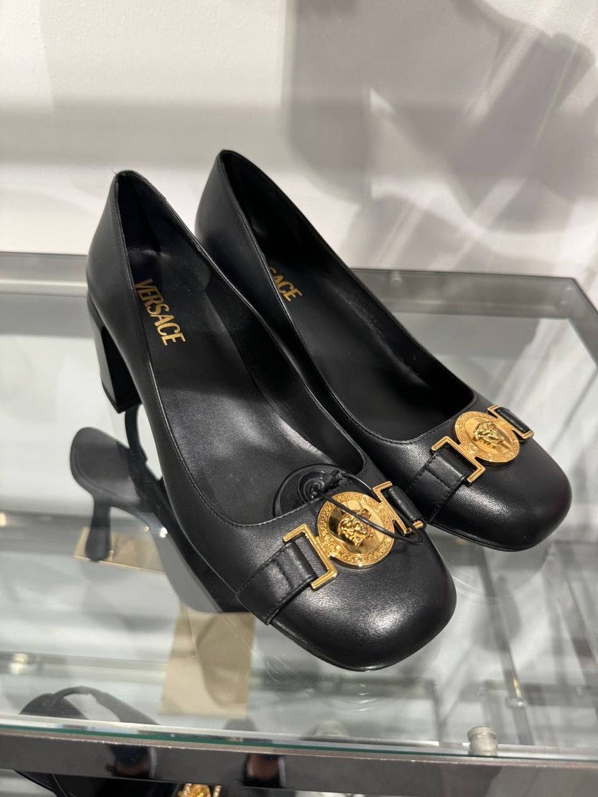 GUCCI Pumps front view - Women's luxury Shoes