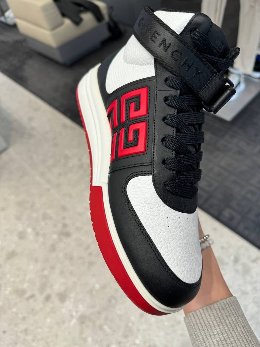 GIVENCHY Sneakers side view - Men's luxury Shoes