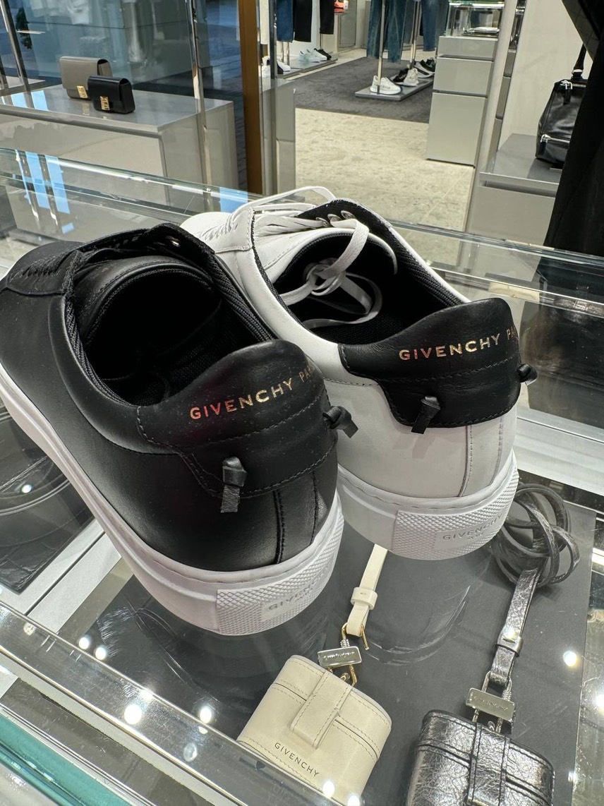 GIVENCHY Sneakers side view - Men's luxury Shoes