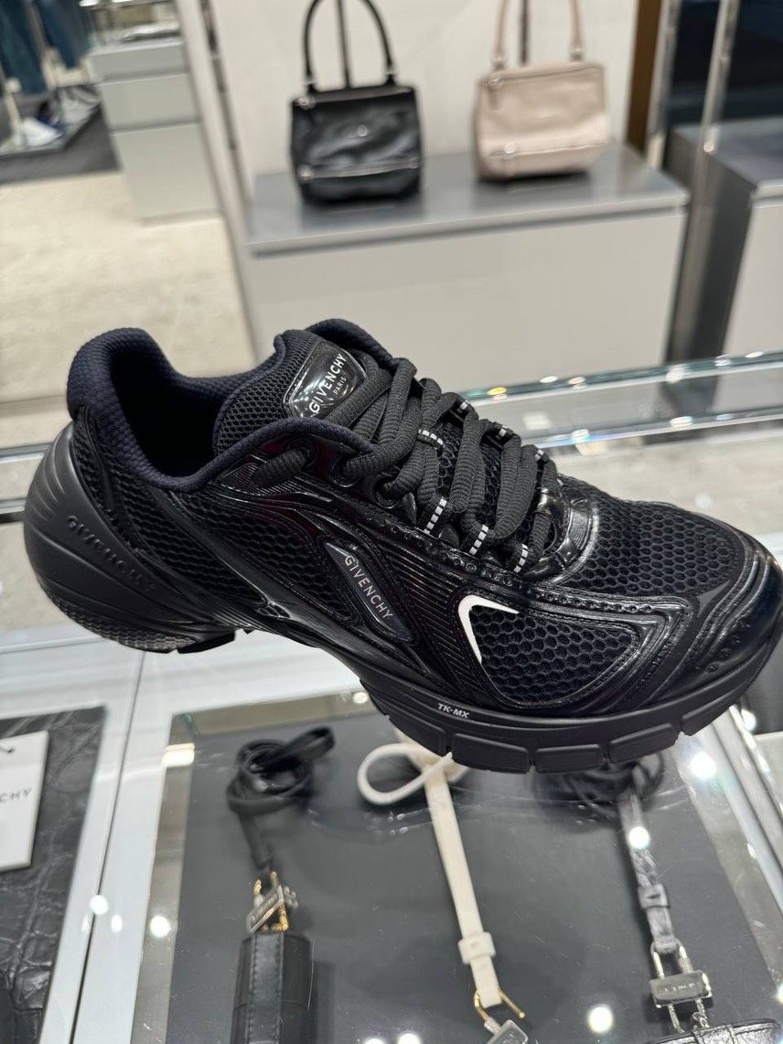 GIVENCHY Sneakers front view - Men's luxury Shoes