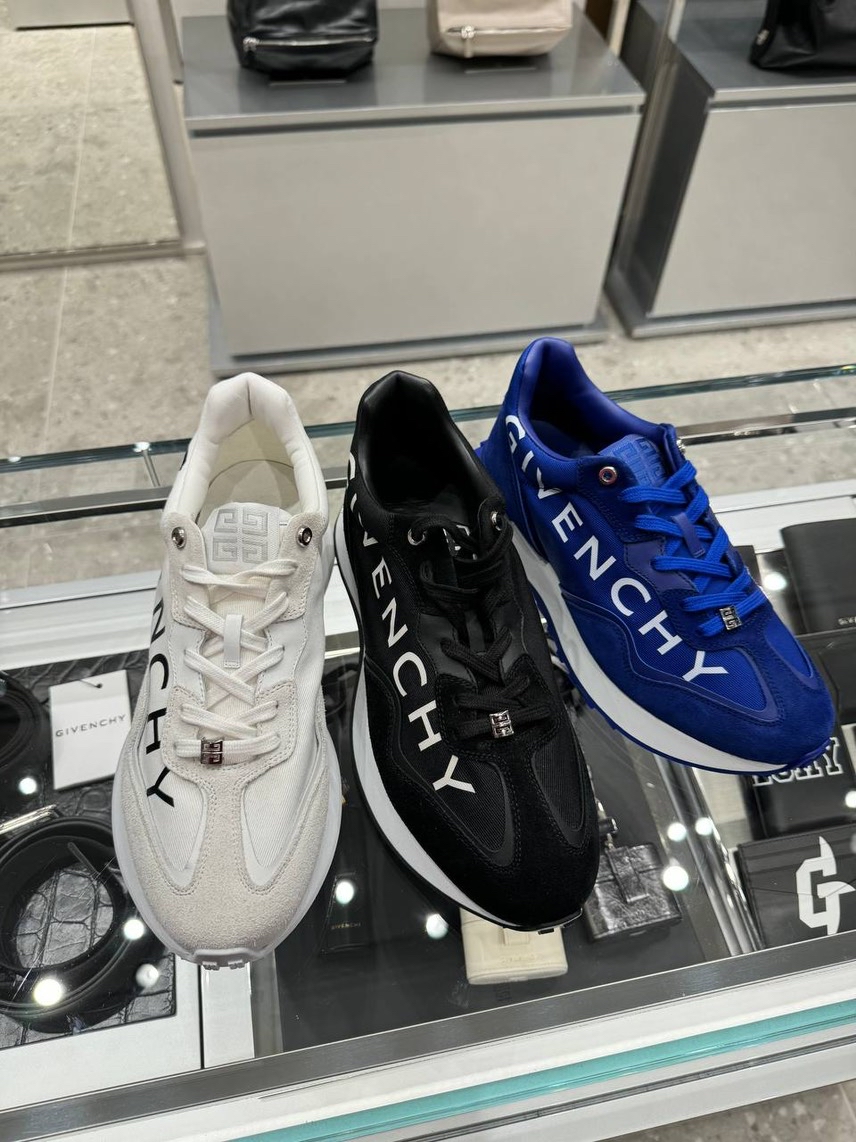 GIVENCHY Sneakers side view - Men's luxury Shoes