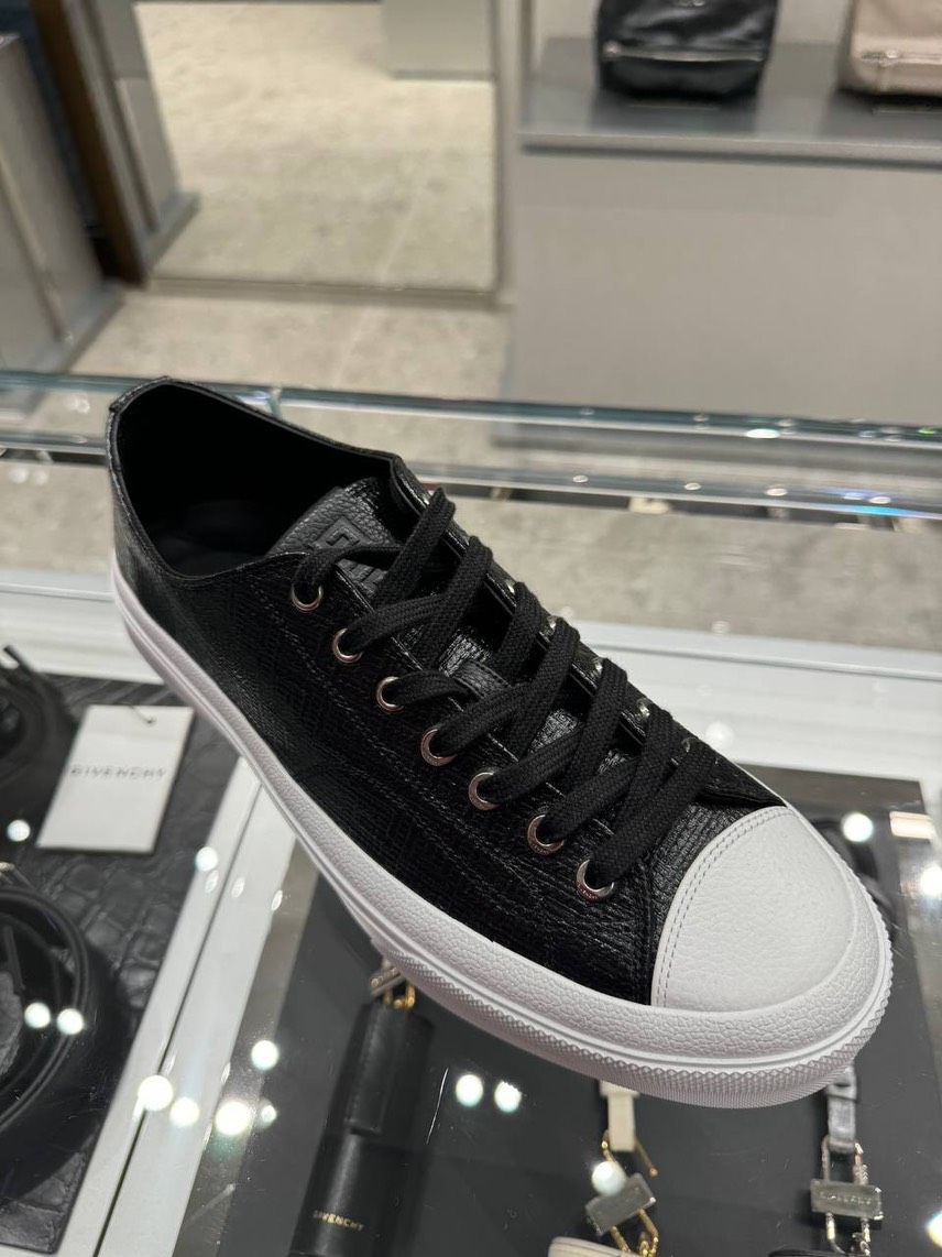 GIVENCHY Sneakers front view - Men's luxury Shoes