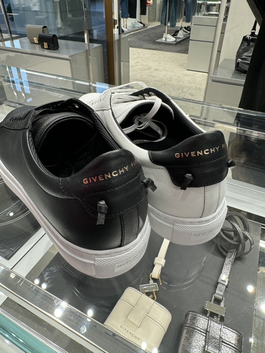 GIVENCHY Sneakers side view - Men's luxury Shoes