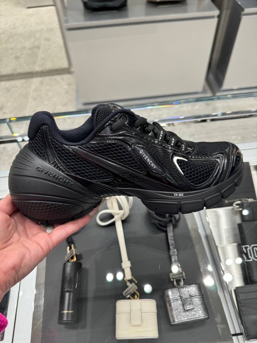 GIVENCHY Sneakers side view - Men's luxury Shoes