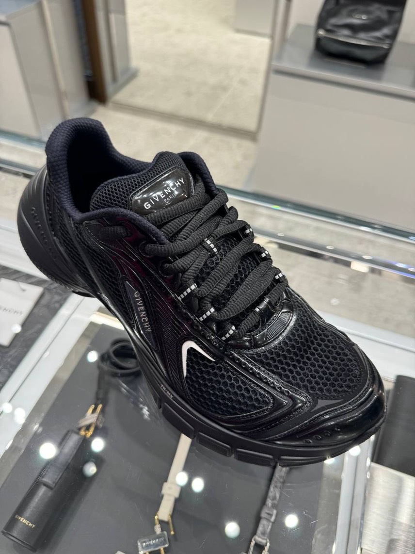 GIVENCHY Sneakers side view - Men's luxury Shoes