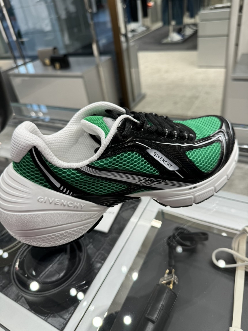 GIVENCHY Sneakers side view - Men's luxury Shoes