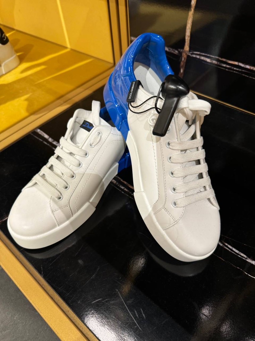 DOLCE & GABBANA Sneakers side view - Men's luxury Shoes