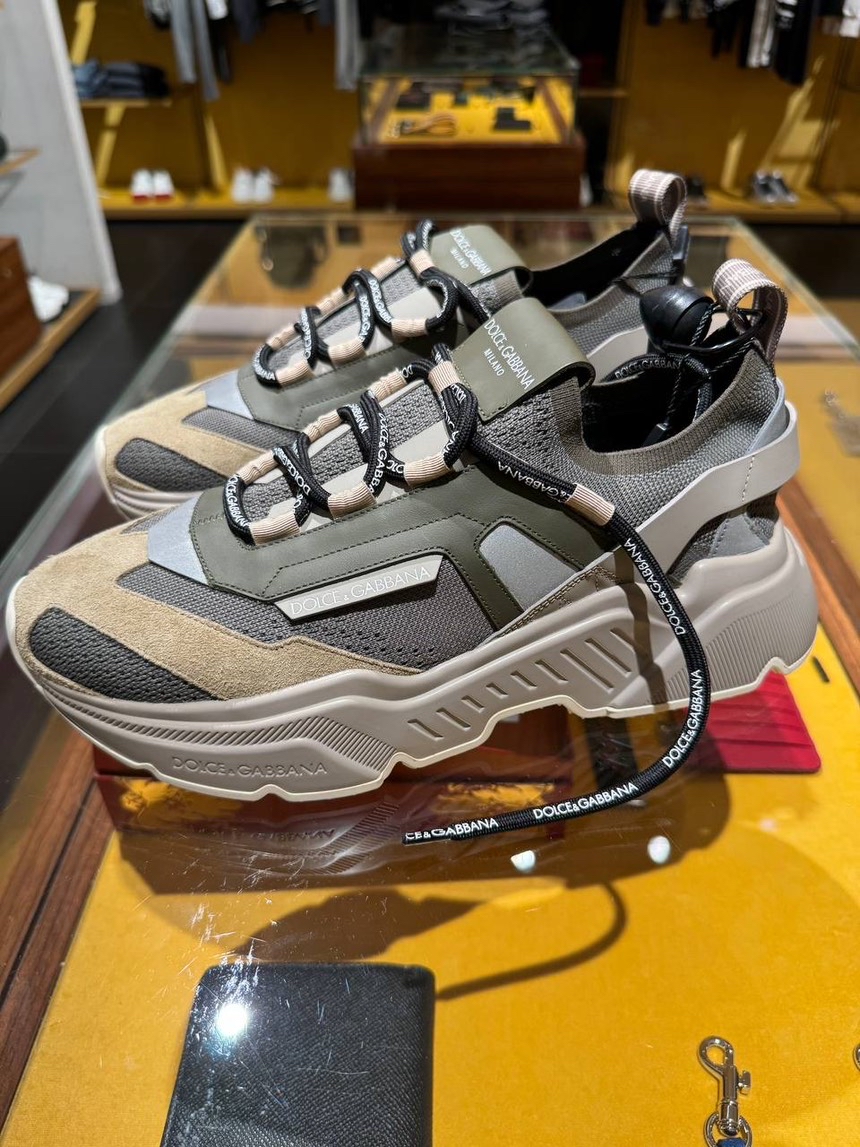DOLCE & GABBANA Sneakers side view - Men's luxury Shoes