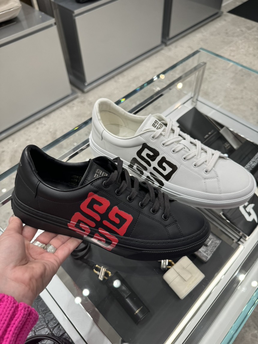 GIVENCHY Sneakers side view - Men's luxury Shoes