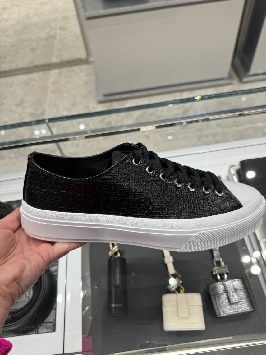 GIVENCHY Sneakers side view - Men's luxury Shoes