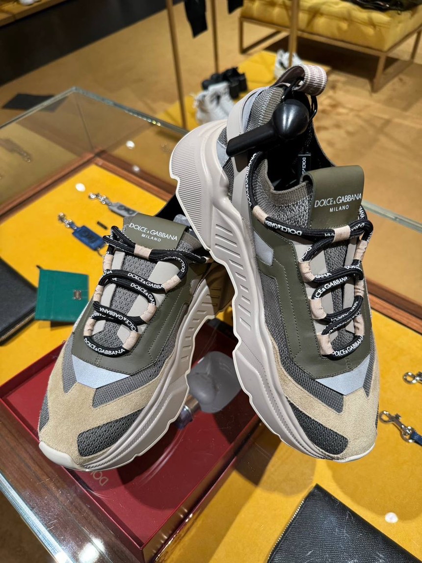 DOLCE & GABBANA Sneakers side view - Men's luxury Shoes