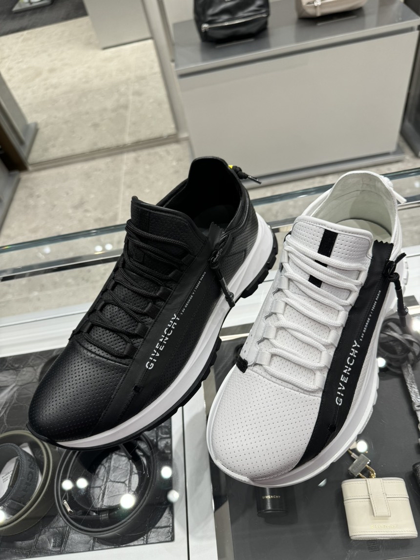GIVENCHY Sneakers side view - Men's luxury Shoes