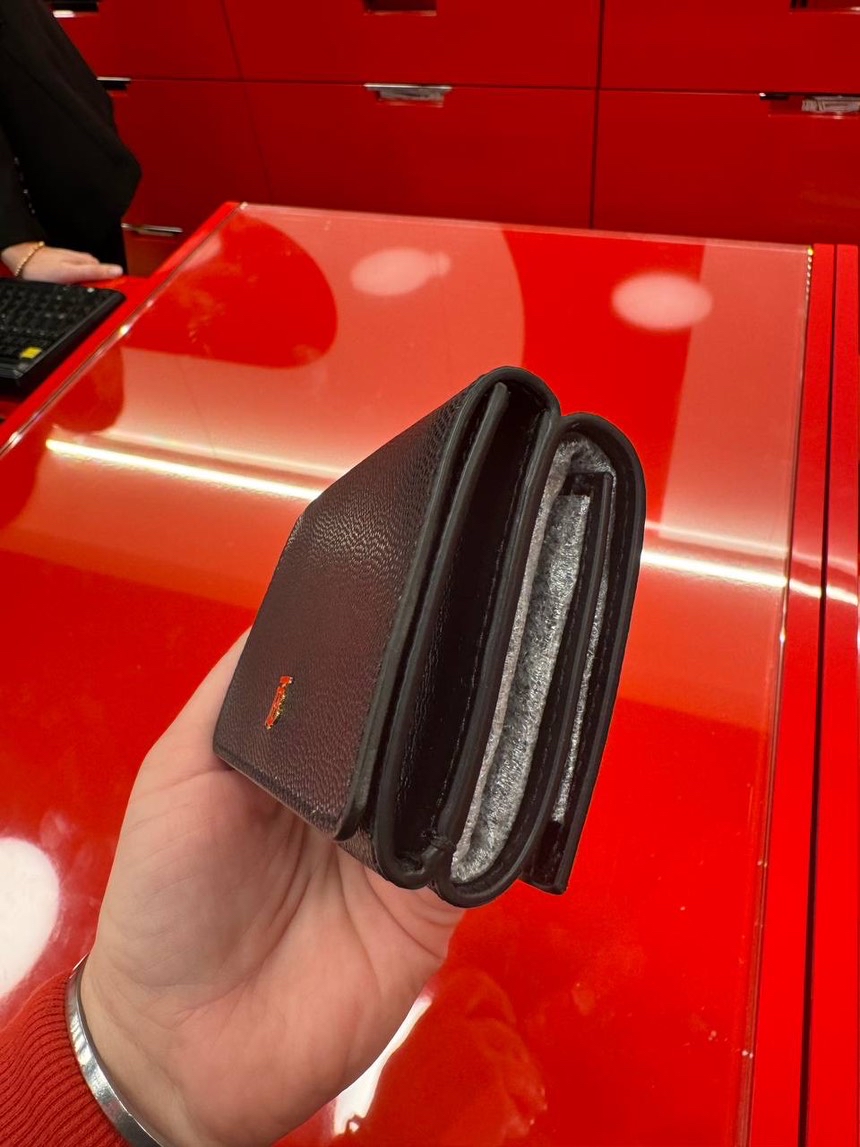 BURBERRY Wallets and small leather goods side view - Women's luxury Accessories