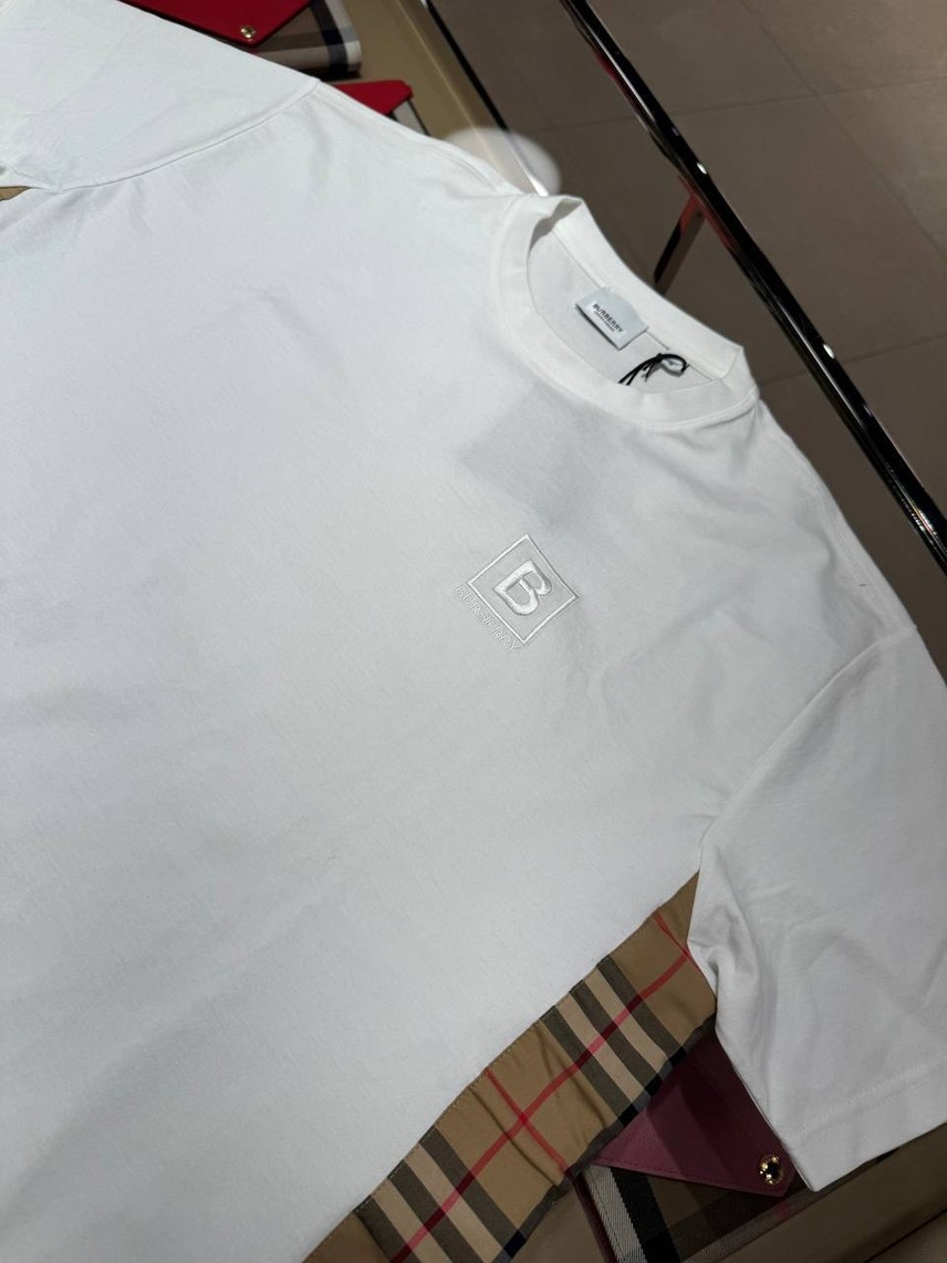 BURBERRY T-shirt and Polo side view - Women's luxury Clothes