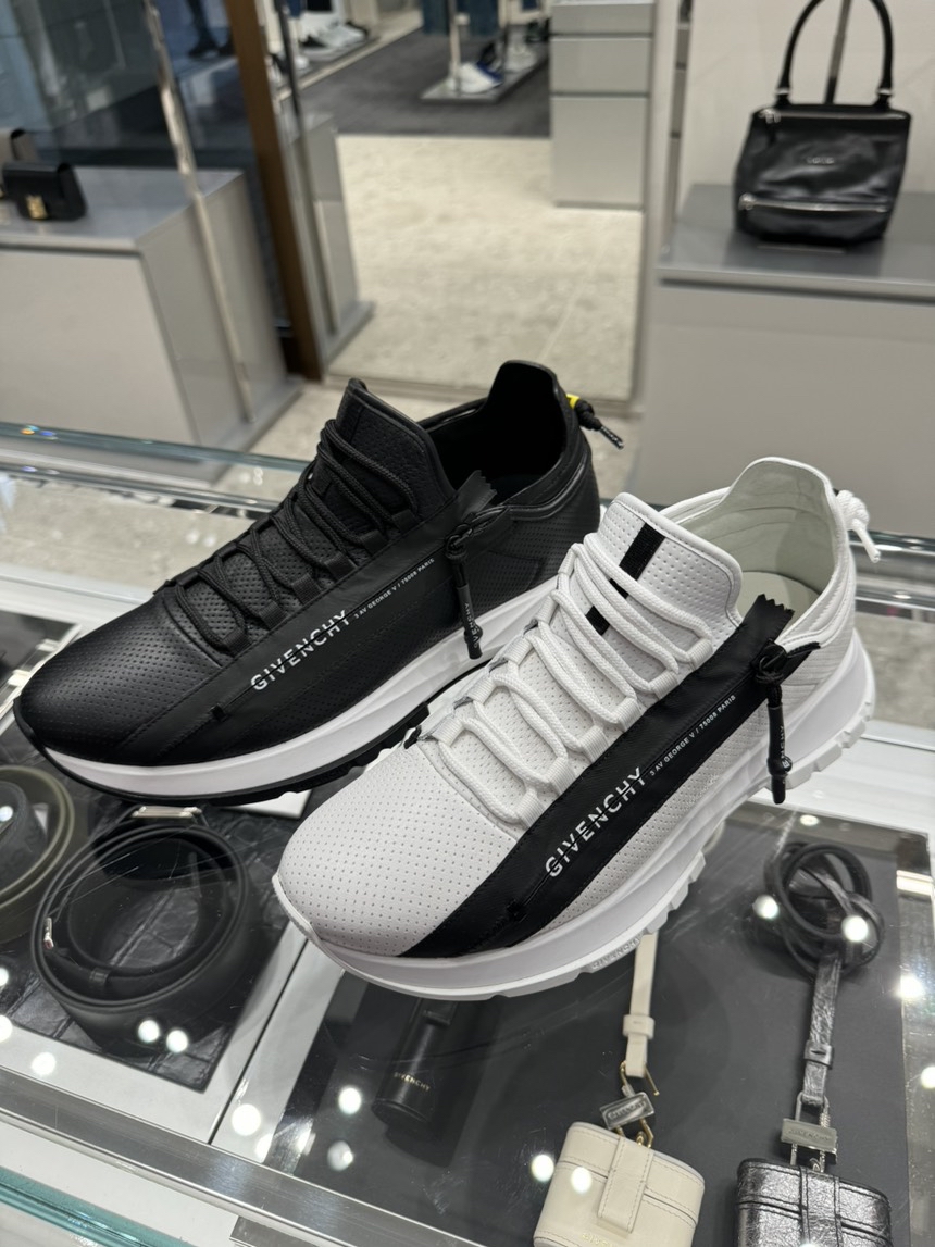 GIVENCHY Sneakers front view - Men's luxury Shoes