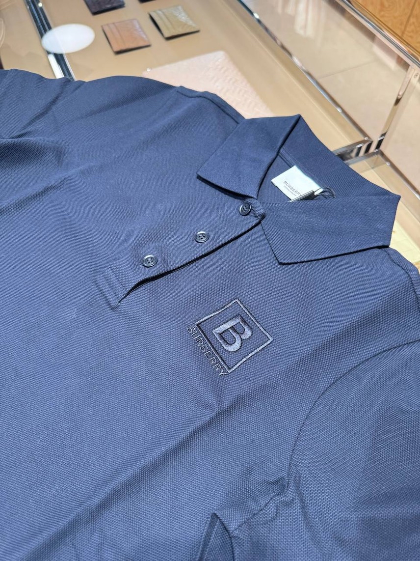 BURBERRY T-shirt and Polo side view - Women's luxury Clothes