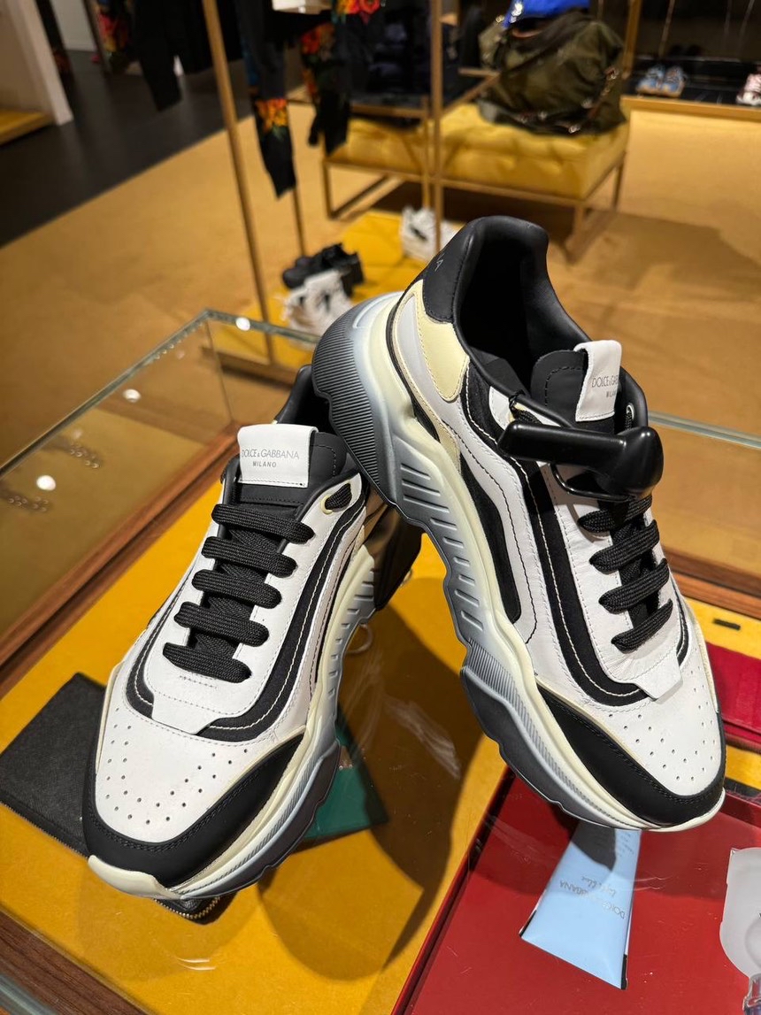 DOLCE & GABBANA Sneakers side view - Men's luxury Shoes